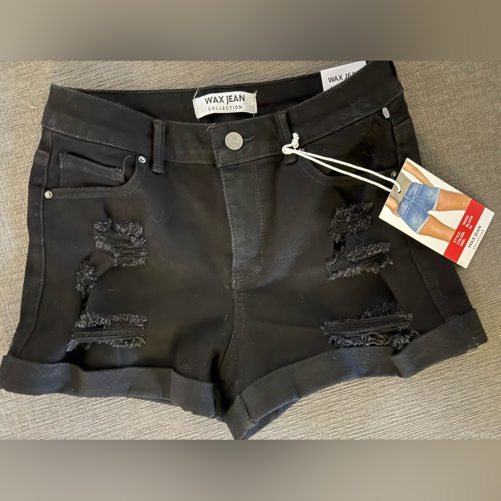 NWT Wax Jean distressed Jean shorts 🖤